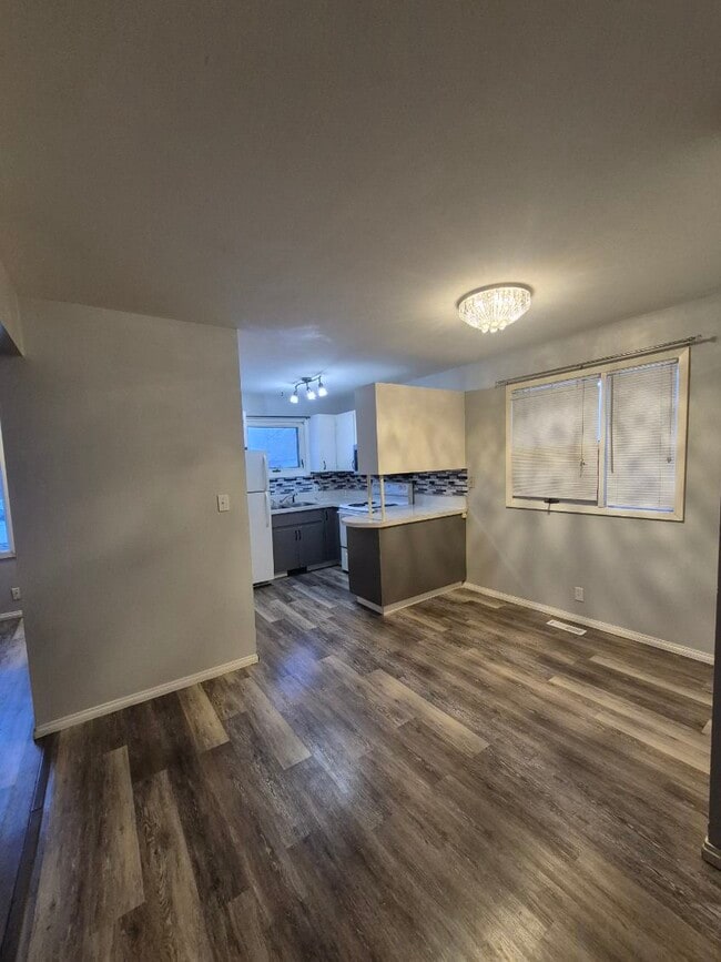 Building Photo - 245 Edward St