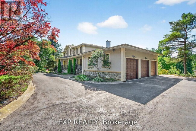 Photo du bâtiment - 315 Stephanie Blvd