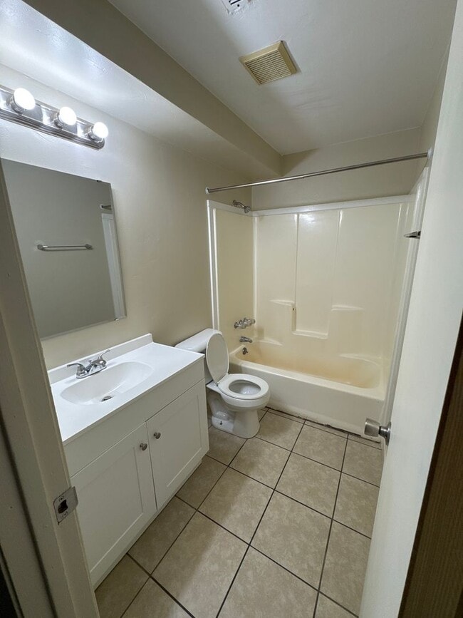 Foto del edificio - 568 E 250 N