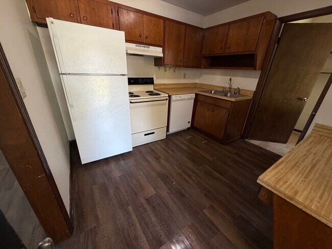 Building Photo - 315 Chateau Dr SE