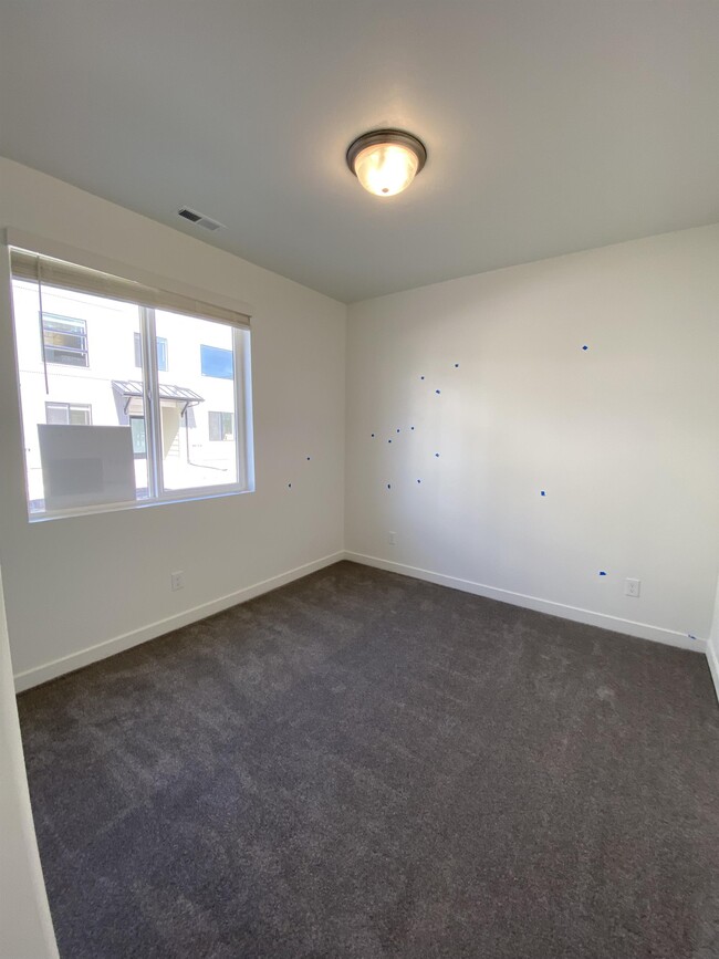 Building Photo - 1038 530 S