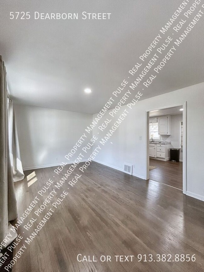 Building Photo - 3-Bed, 2-Bath Home for Rent in Coveted Mis...