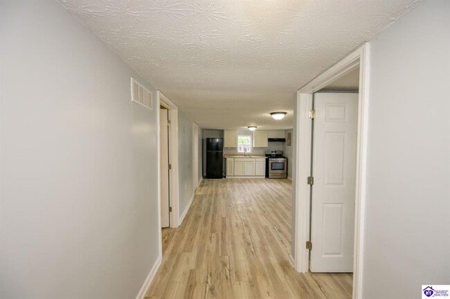 Building Photo - 102 Crabtree Dr