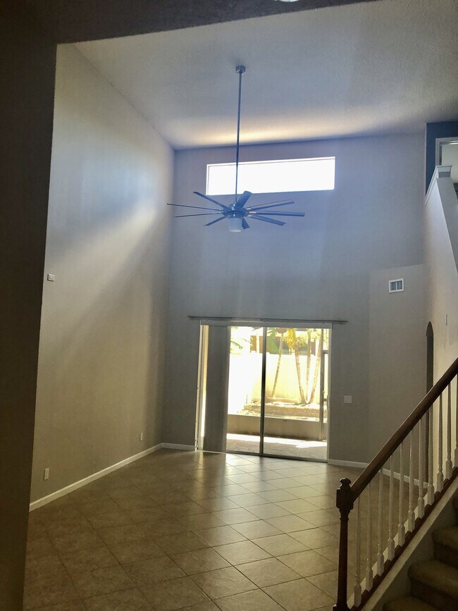 Building Photo - A gorgeous 4 Bedroom 2.5 Baths For Rent