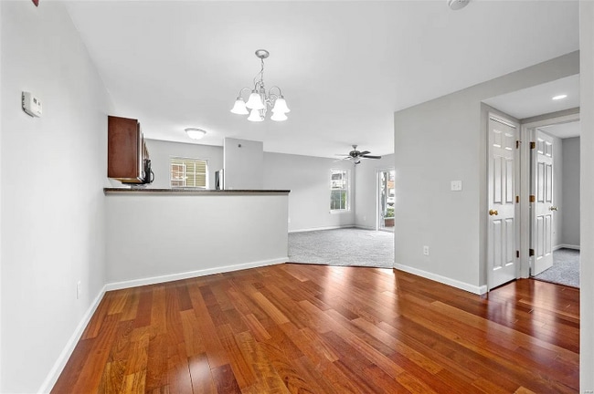 Building Photo - 111 Saravalle Dr