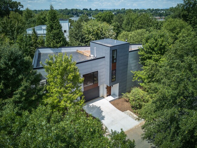 Building Photo - 101 Riverbluff Cir