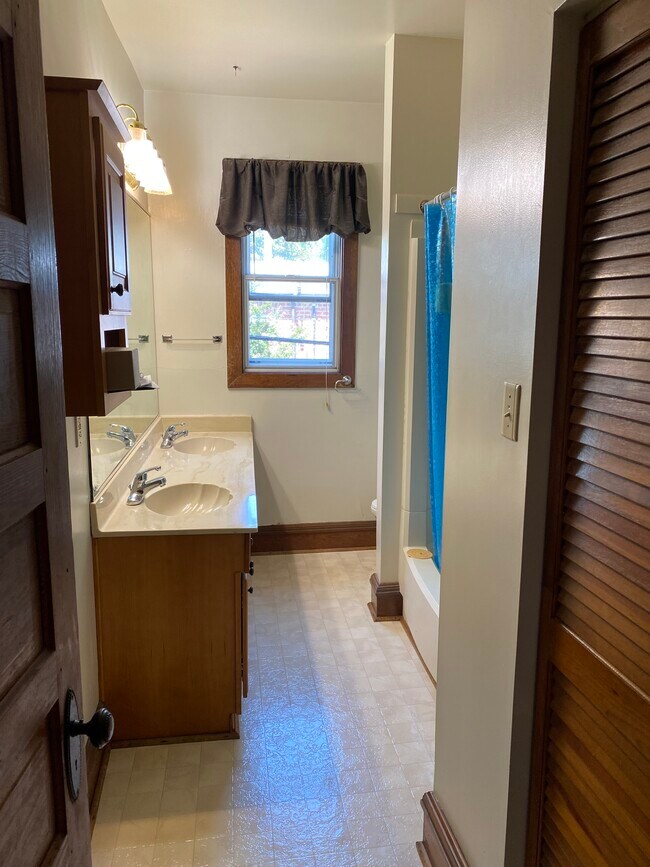 Bathroom - 16 N Rowland St