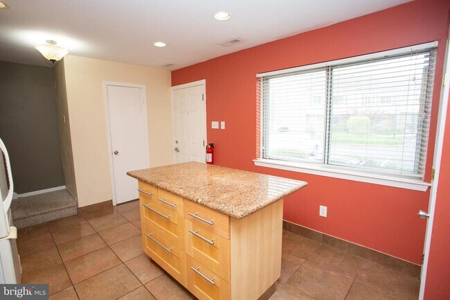 Building Photo - 1035 Pendleton Ct