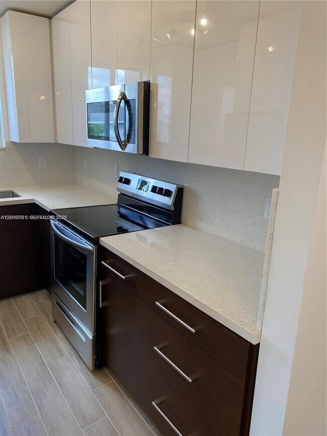 Foto del edificio - 312 E 6th St