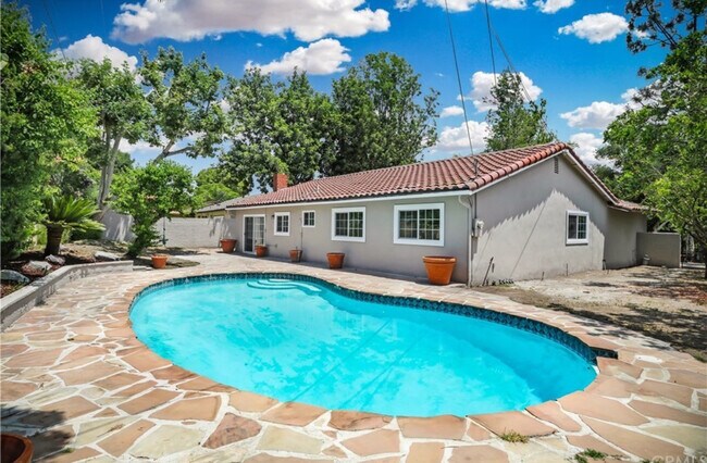 Foto del edificio - 425 Cedar Crest Ave