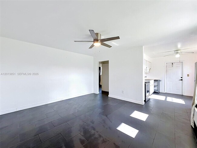 Foto del edificio - 391 NE 42nd Ct