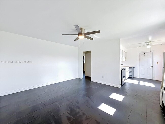 Building Photo - 391 NE 42nd Ct