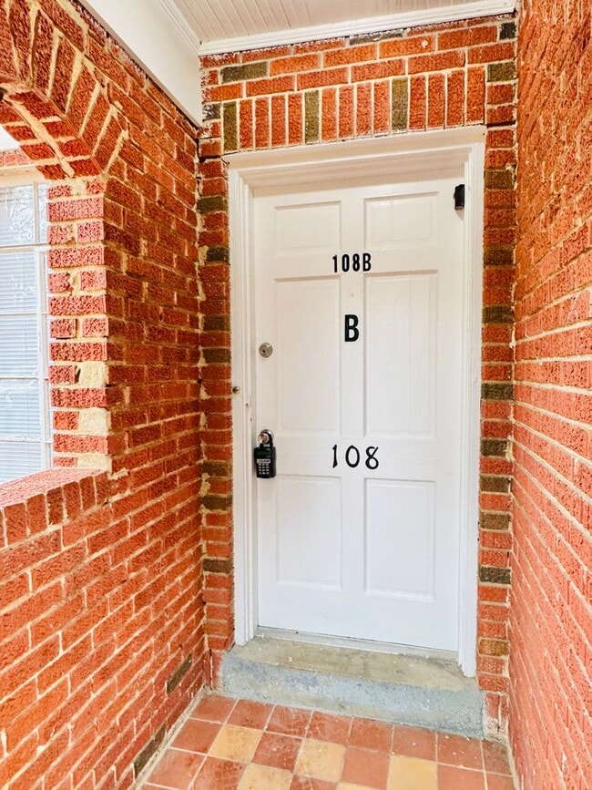 Foto del edificio - Beautiful 2 Bedroom / 1 Bath