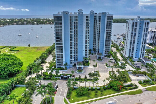 Foto del edificio - 1 Water Clb Wy