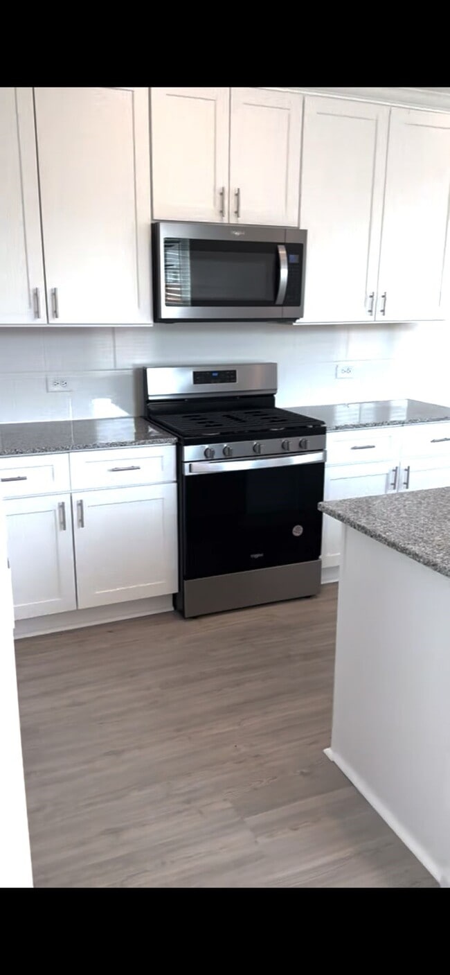 Foto del edificio - 26073 Hampshire Dr