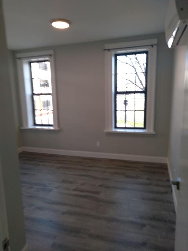 Building Photo - 140 Hamilton St