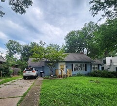 Building Photo - 1812 SW Pembroke Ln