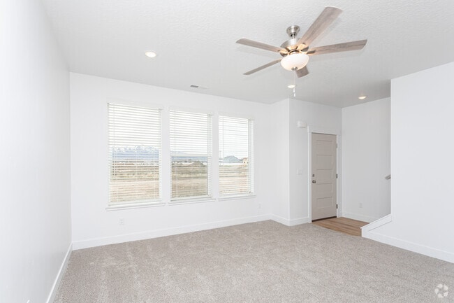 3BR, 2.5BA - 1,500SF - Living Room - Nibley Towns