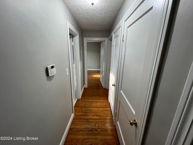 Foto del edificio - 220 Fairmeade Rd
