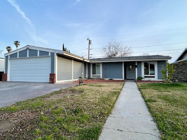 Foto principal - 19028 Drycliff St