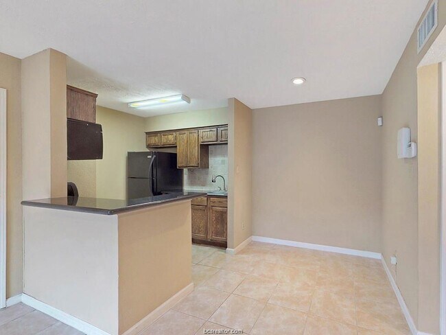 Foto del edificio - 904 University Oaks Blvd