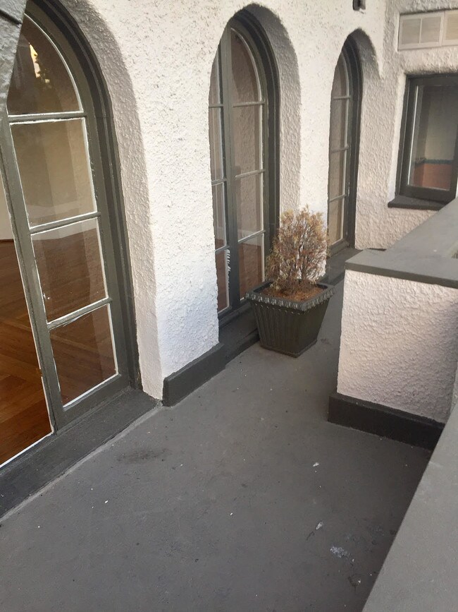 Foto del edificio - 1730 Jones St