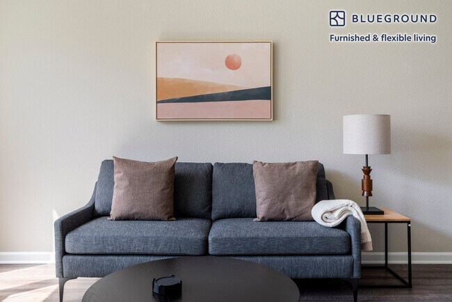 Foto del edificio - 5684 Bay St