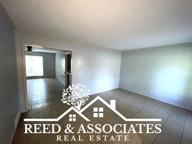 Foto del edificio - JUST REDUCED ~ MOVE IN SPECIAL