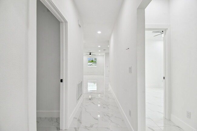 Foto del edificio - 1403 W 9th St