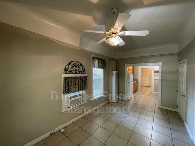 Foto del edificio - 385 E 12th St
