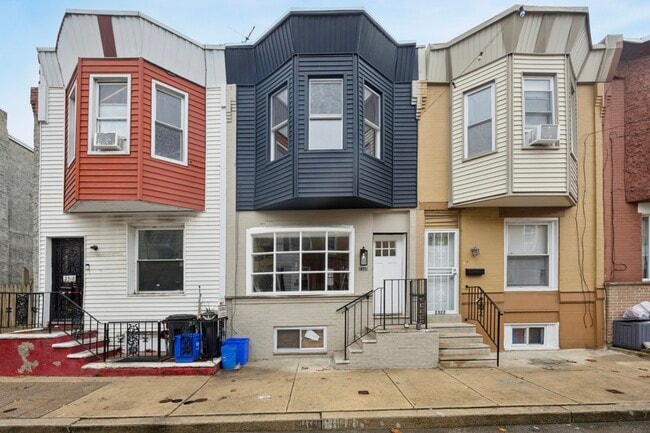 Building Photo - 2320 Watkins St