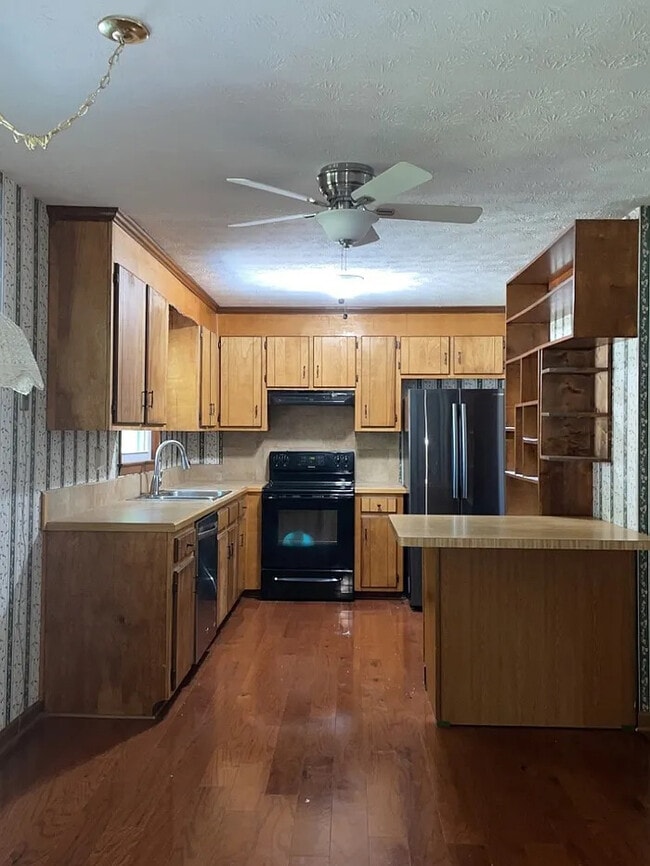 Building Photo - 3 Bedroom 2 Bathroom