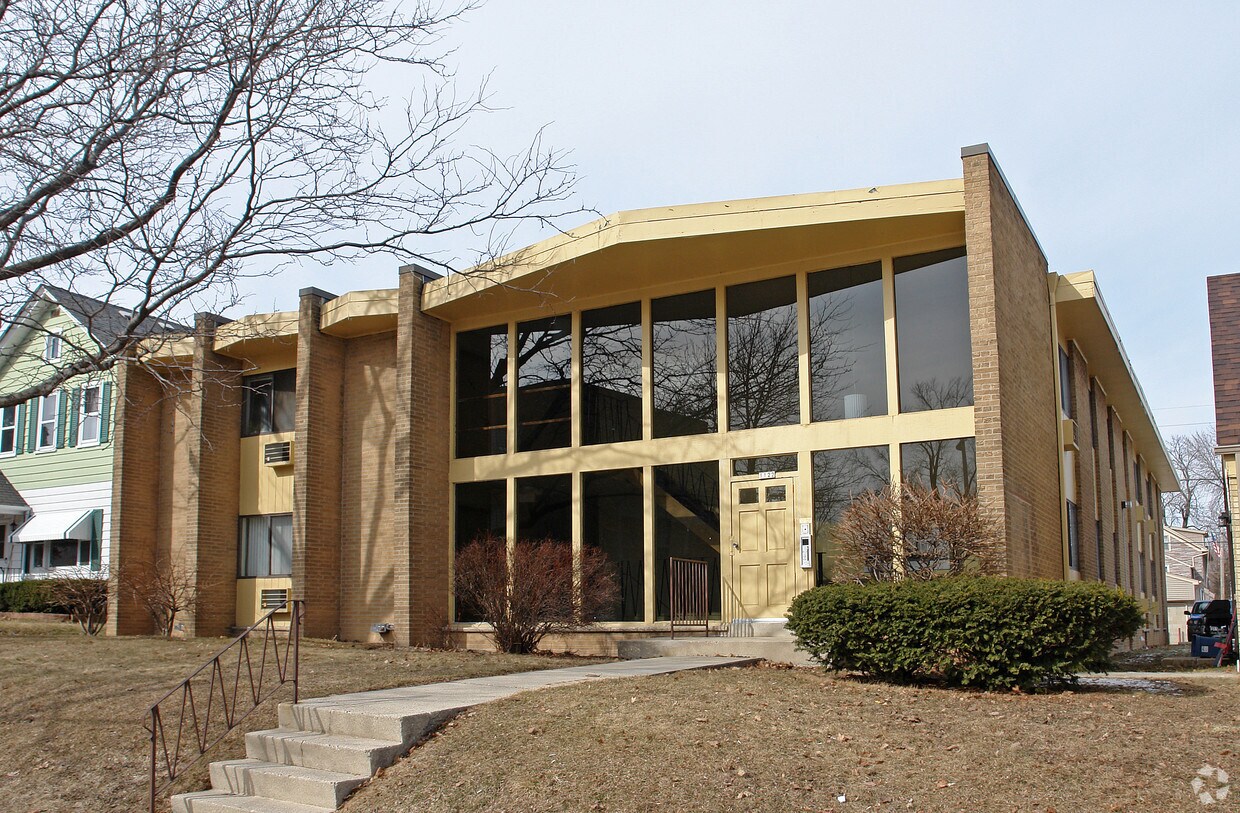 Building Photo - 1122-1130 Russel Ave
