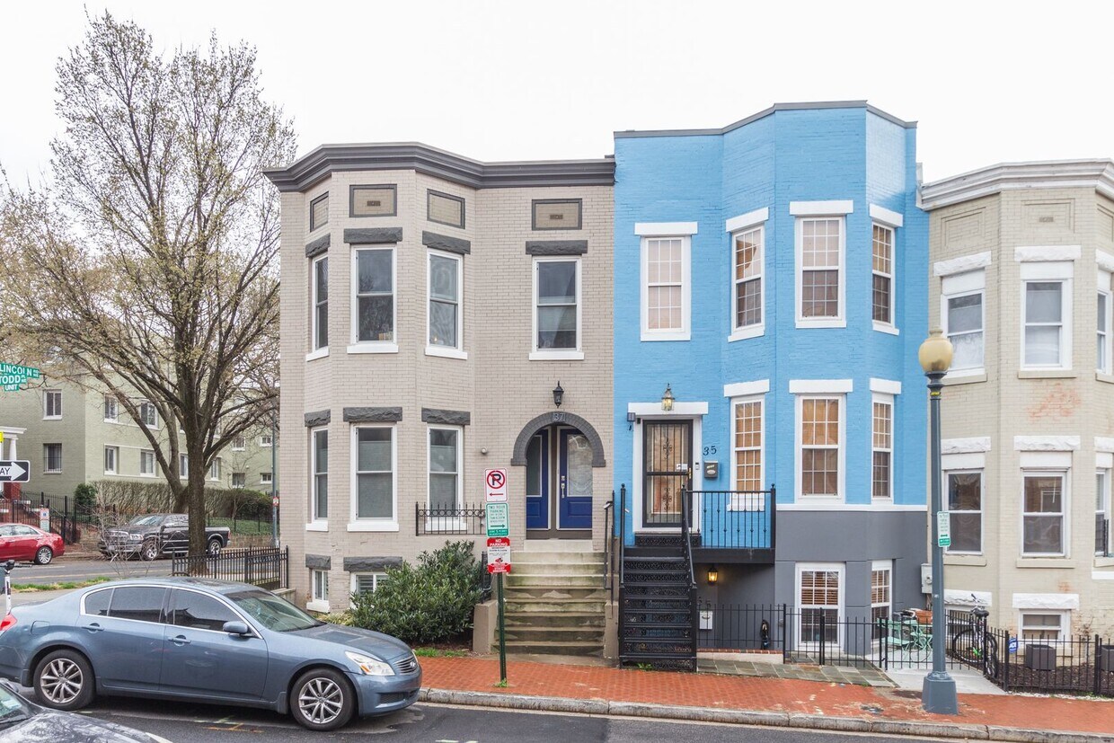 Foto principal - Stunning premium corner Townhome condo in ...