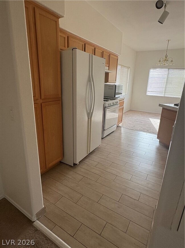 Building Photo - 1050 E Cactus Ave