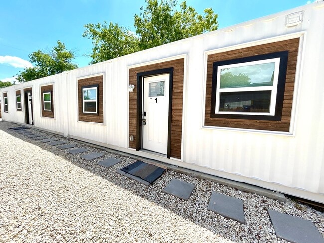 Foto del edificio - 1404 Rivas St