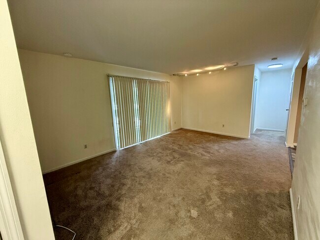 Foto del edificio - 991 Manor Ln