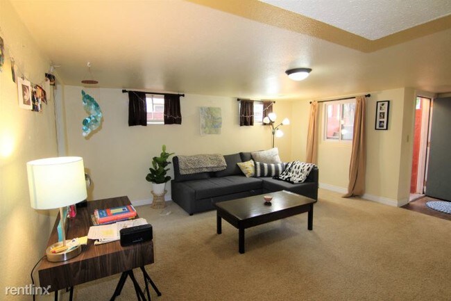 Building Photo - 2 br, 1 bath Apartment - 318 1/2 Scott Ave