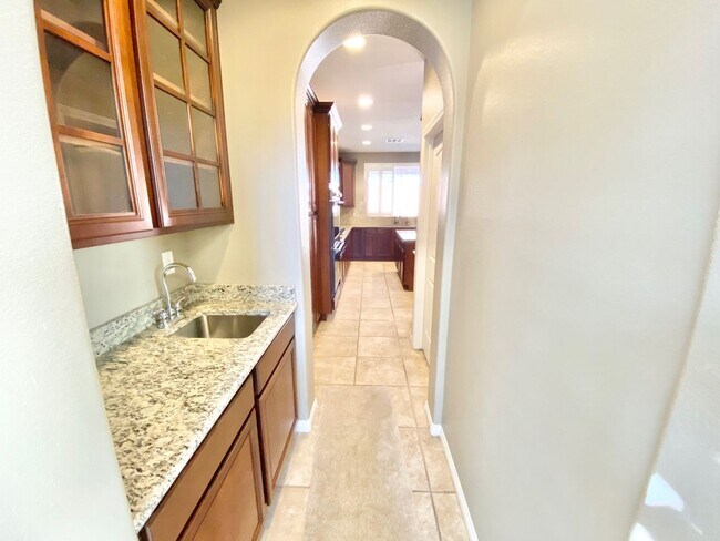 Building Photo - IMMACULATE 5 BEDROOM / 3 FULL BATHROOM, W/...