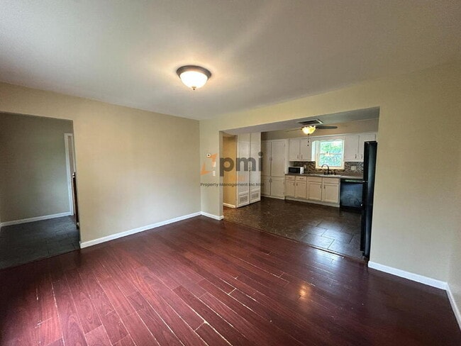 Building Photo - 385 Briarwood Dr