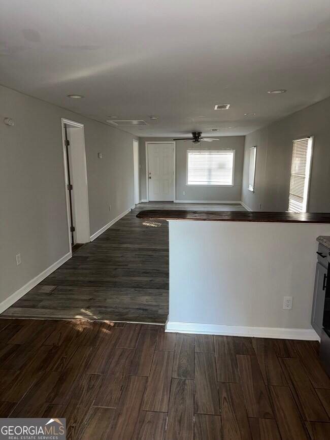 Foto del edificio - 1206 E Roosevelt Ave