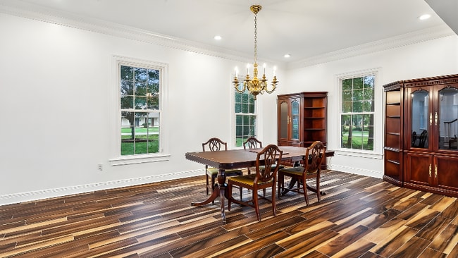 Building Photo - 126 Rue De La Paix