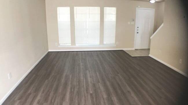 Building Photo - 1211 Bayou Glen Dr