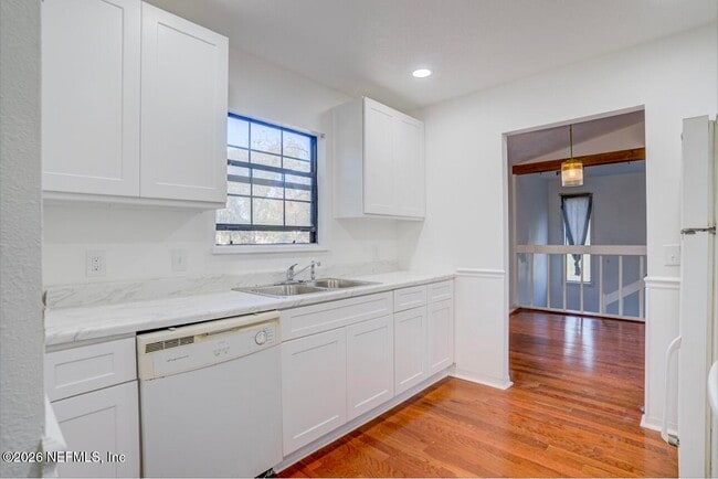 Building Photo - 726 Plainfield Ave