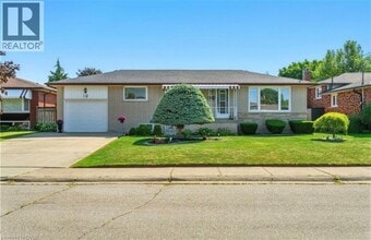 Building Photo - 10 Rose Crescent