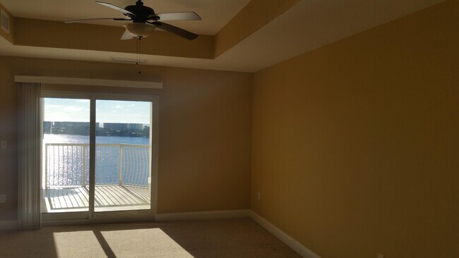 Foto del edificio - 124 Miracle Strip Pkwy SE
