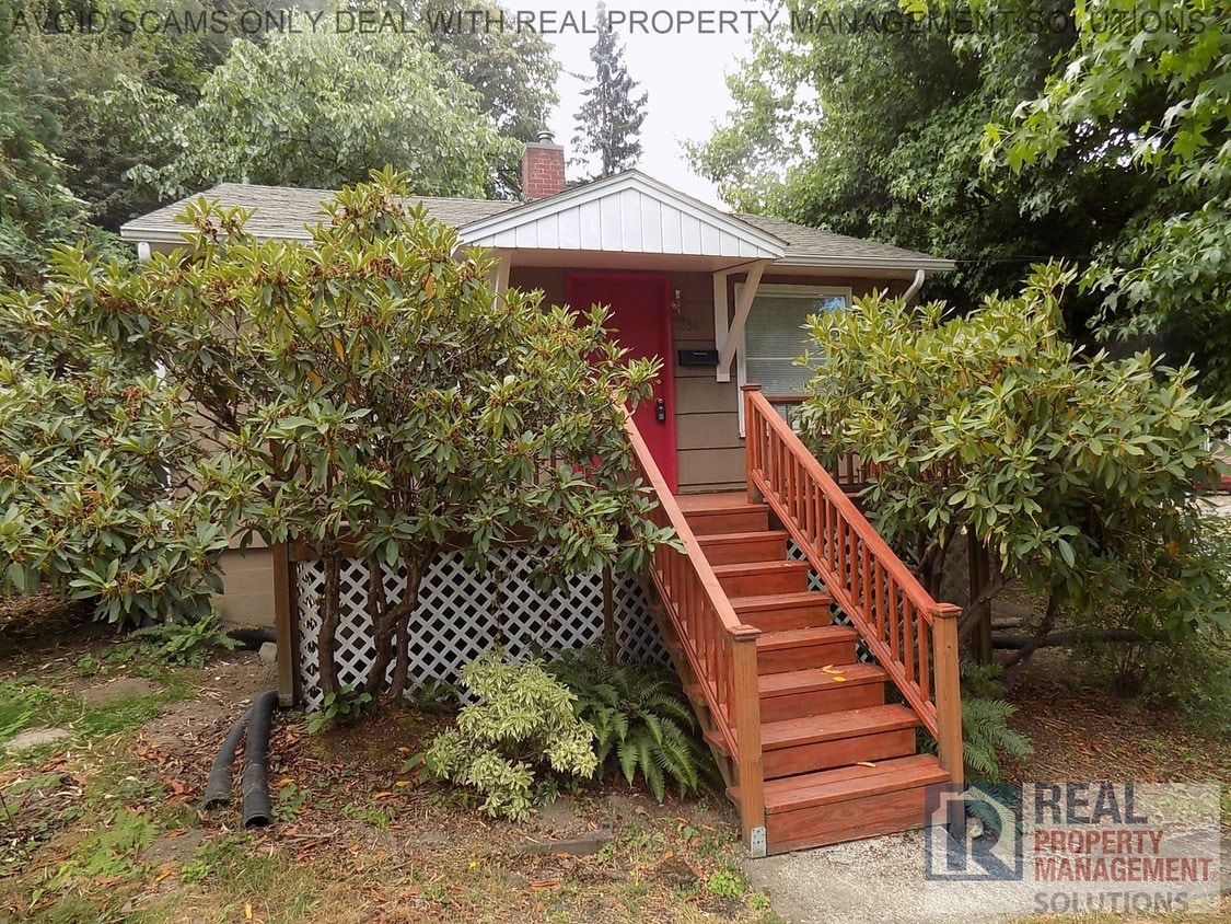 Primary Photo - 3136 SW Idaho St