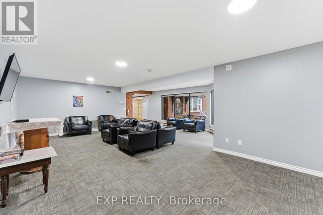 Building Photo - 2526 Laurier St