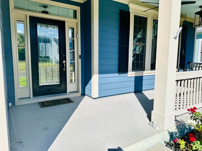 Building Photo - 634 Plantation Oaks Dr