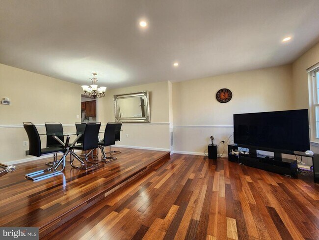 Building Photo - 10 Lazy Hollow Way